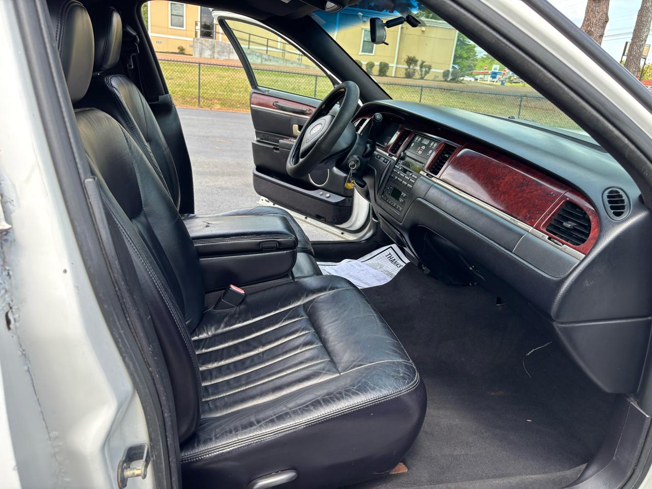 Lincoln Town Car 4dr Sdn Executive w/Limousine Pkg 2004