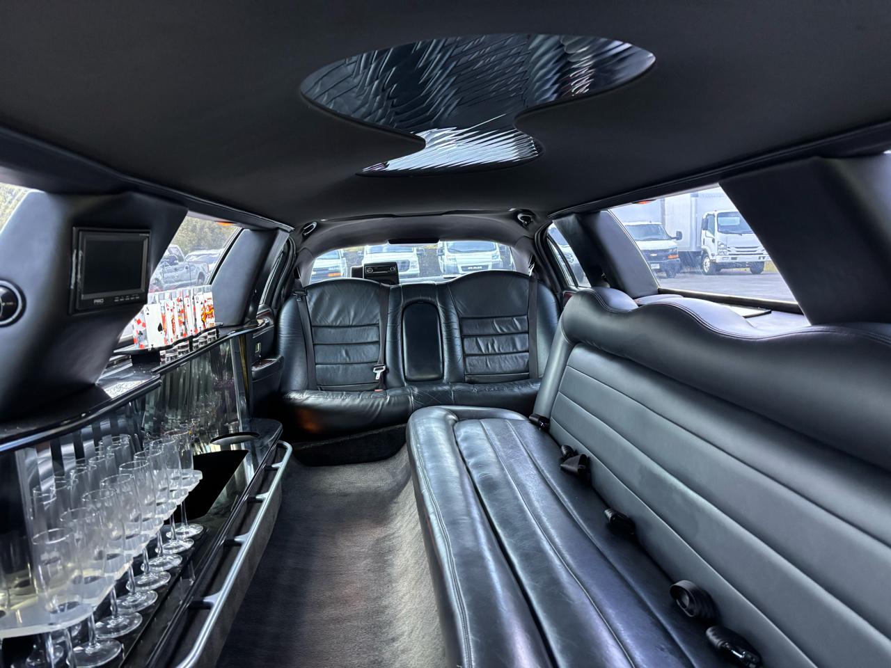 Lincoln Town Car 4dr Sdn Executive w/Limousine Pkg 2004