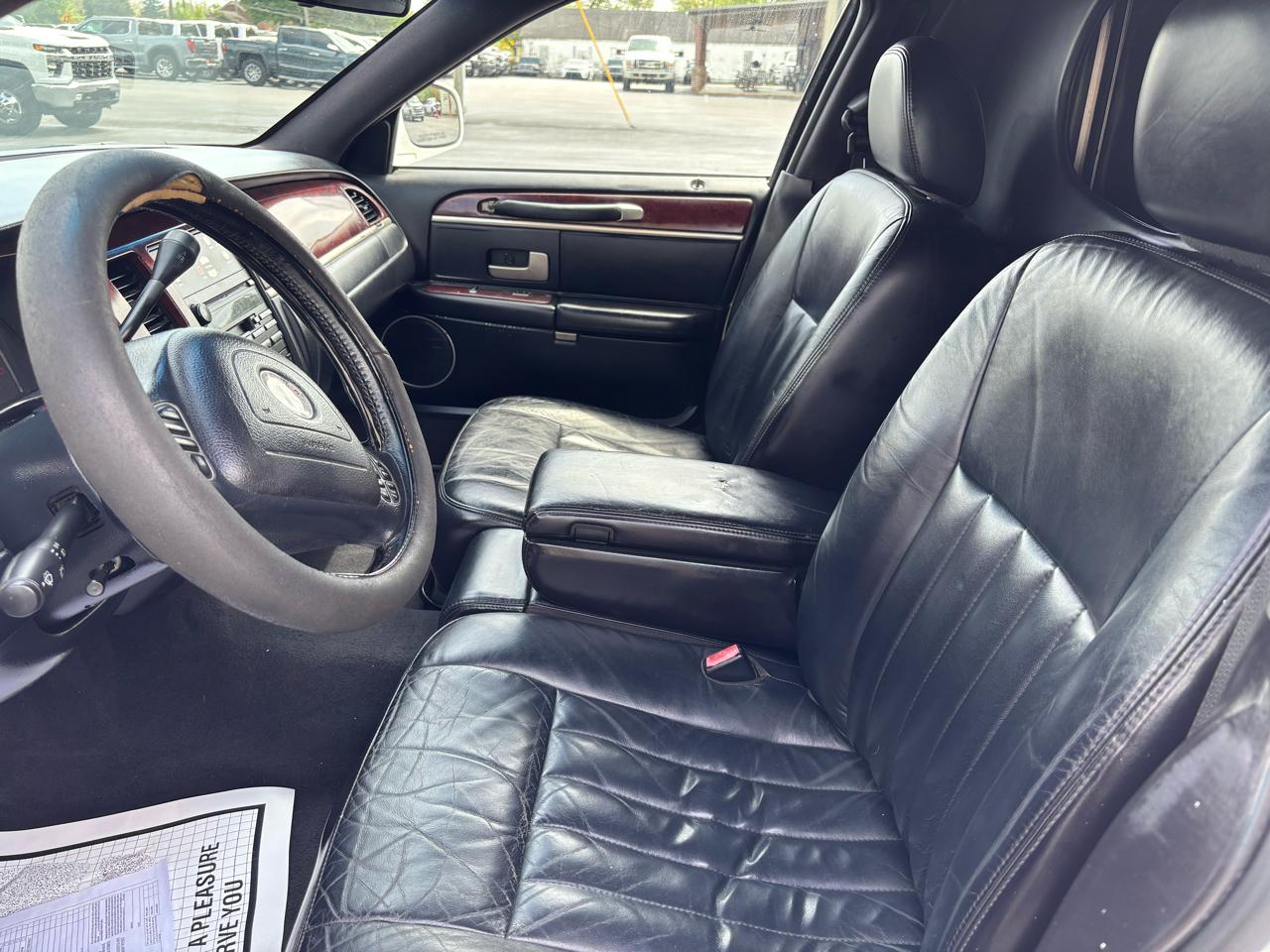 Lincoln Town Car 4dr Sdn Executive w/Limousine Pkg 2004