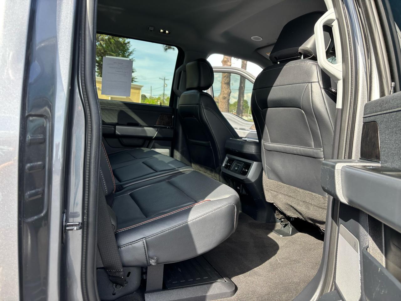 Ford Super Duty F-250 SRW Lariat 4WD Crew Cab 6.75' Box 2024