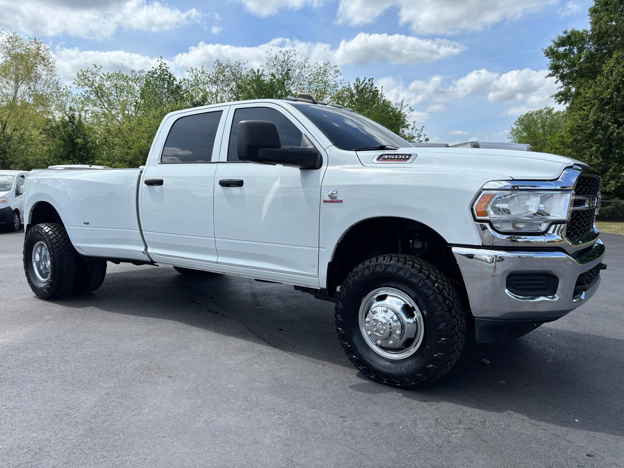 RAM 3500 Tradesman 4x4 Crew Cab 8' Box 2023