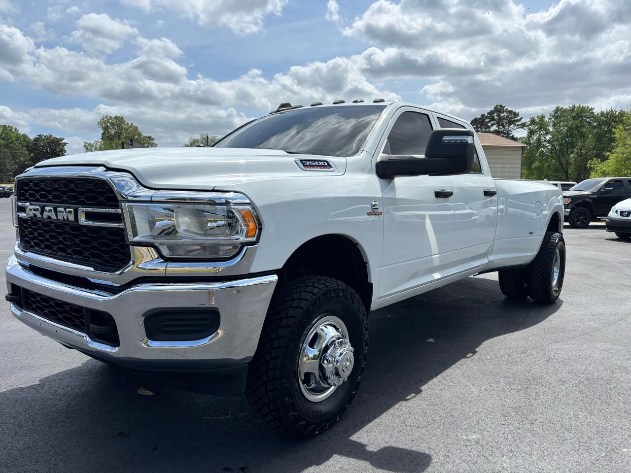 RAM 3500 Tradesman 4x4 Crew Cab 8' Box 2023