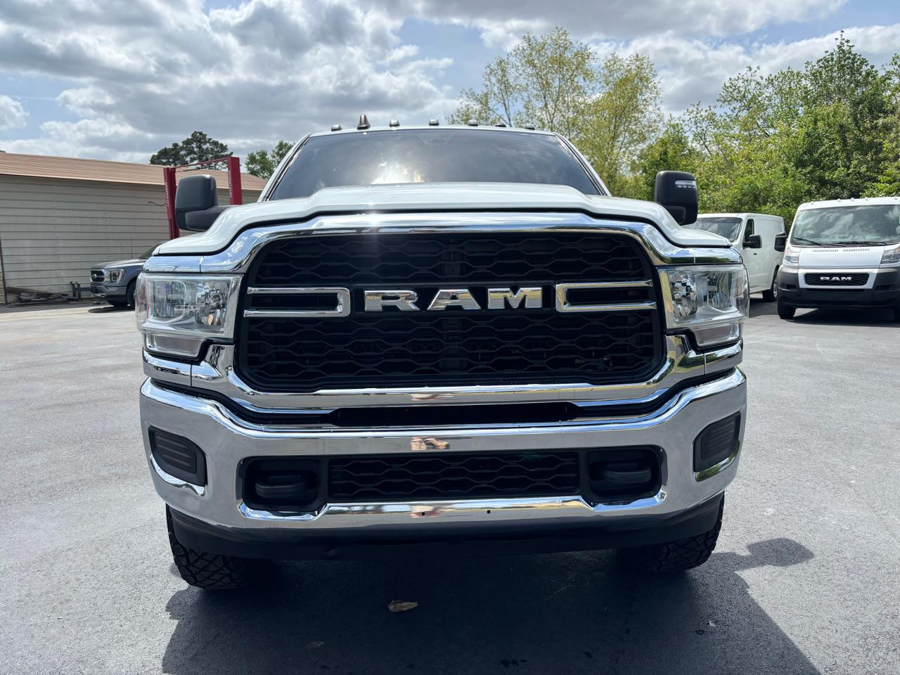 RAM 3500 Tradesman 4x4 Crew Cab 8' Box 2023