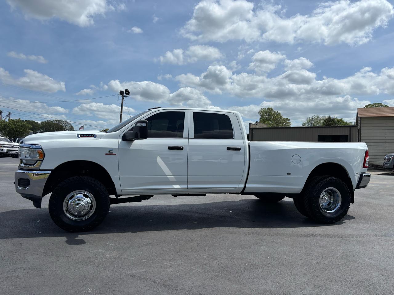 RAM 3500 Tradesman 4x4 Crew Cab 8' Box 2023