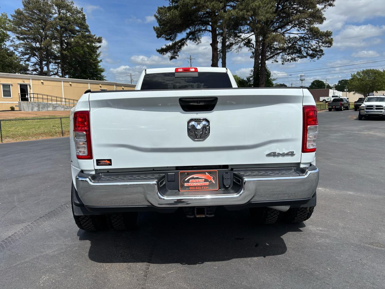 RAM 3500 Tradesman 4x4 Crew Cab 8' Box 2023