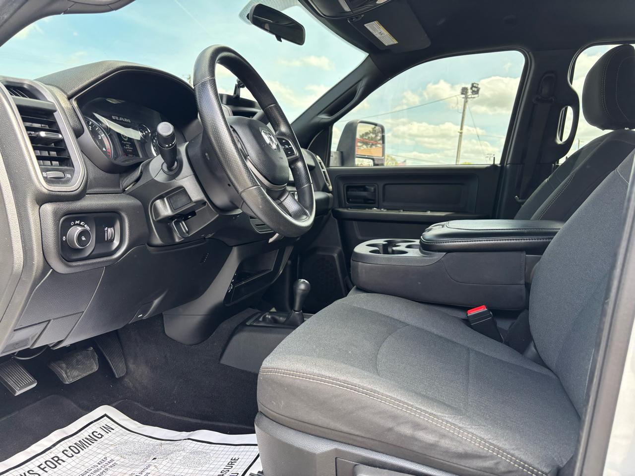 RAM 3500 Tradesman 4x4 Crew Cab 8' Box 2023