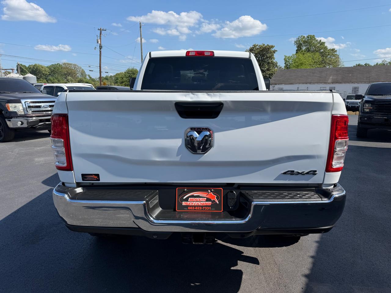 RAM 2500 Tradesman 4x4 Crew Cab 6'4" Box 2021