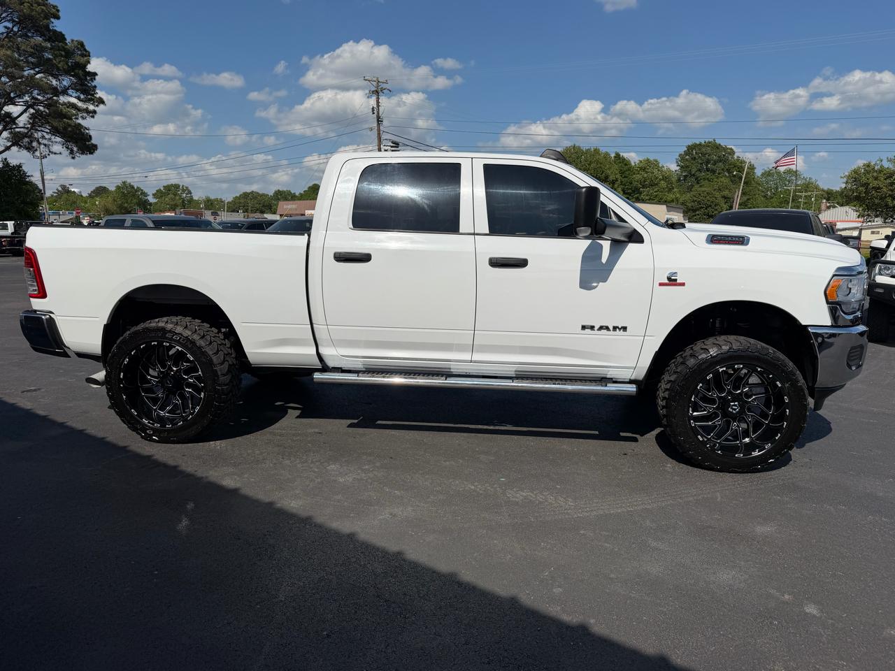 RAM 2500 Tradesman 4x4 Crew Cab 6'4" Box 2021