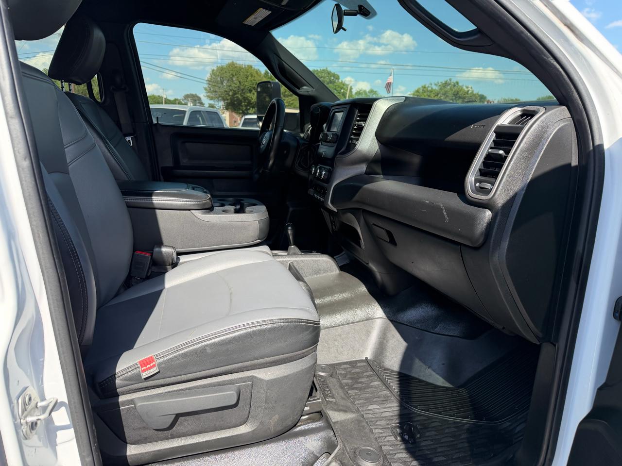 RAM 2500 Tradesman 4x4 Crew Cab 6'4" Box 2021