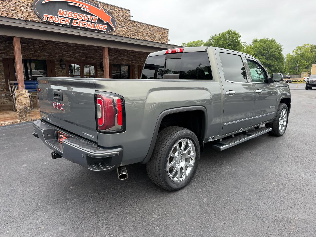 GMC Sierra 1500 4WD Crew Cab 143.5" Denali 2017