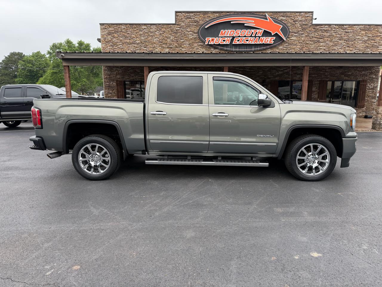 GMC Sierra 1500 4WD Crew Cab 143.5" Denali 2017