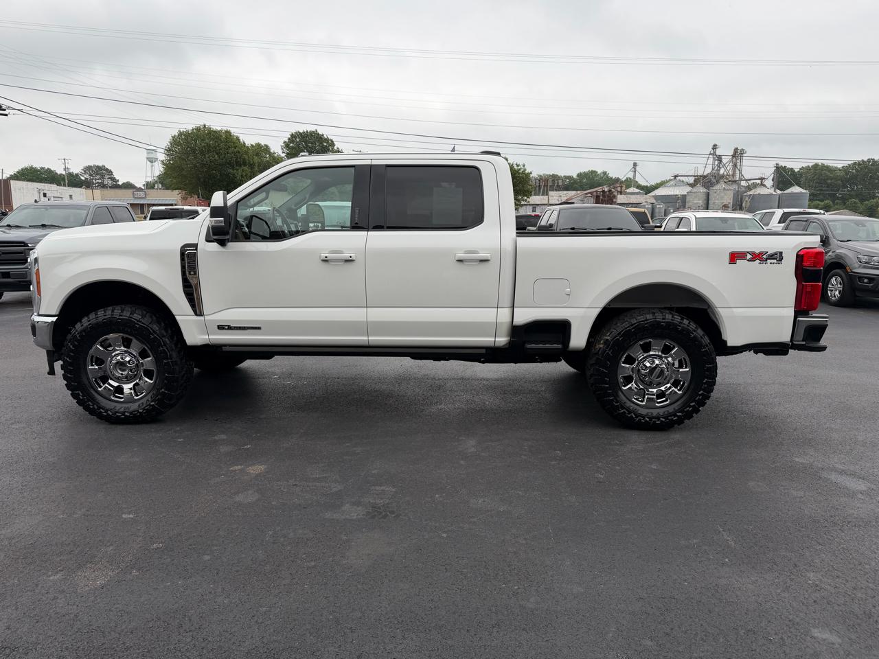 Ford Super Duty F-250 SRW Lariat 4WD Crew Cab 6.75' Box 2023