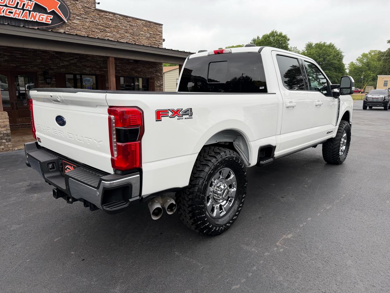 Ford Super Duty F-250 SRW Lariat 4WD Crew Cab 6.75' Box 2023