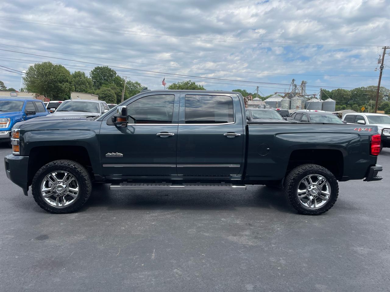 Chevrolet Silverado 2500HD 4WD Crew Cab 153.7" High Country 2019