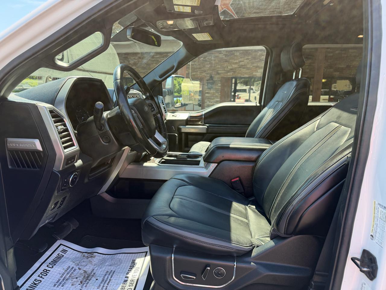 Ford Super Duty F-350 DRW Platinum 4WD Crew Cab 8' Box 2017
