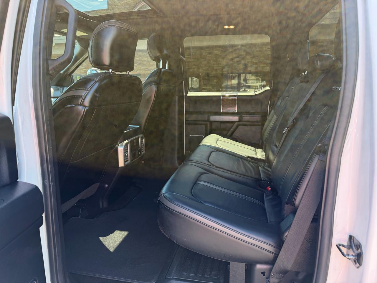 Ford Super Duty F-350 DRW Platinum 4WD Crew Cab 8' Box 2017