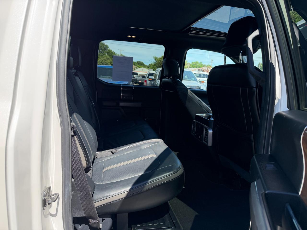 Ford Super Duty F-350 DRW Platinum 4WD Crew Cab 8' Box 2017