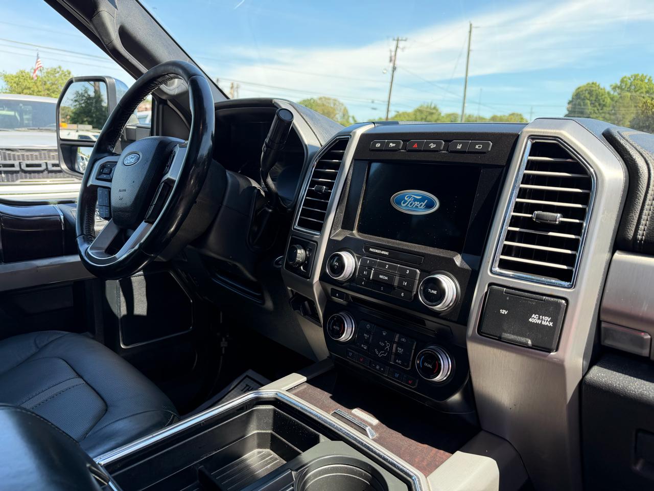Ford Super Duty F-350 DRW Platinum 4WD Crew Cab 8' Box 2017
