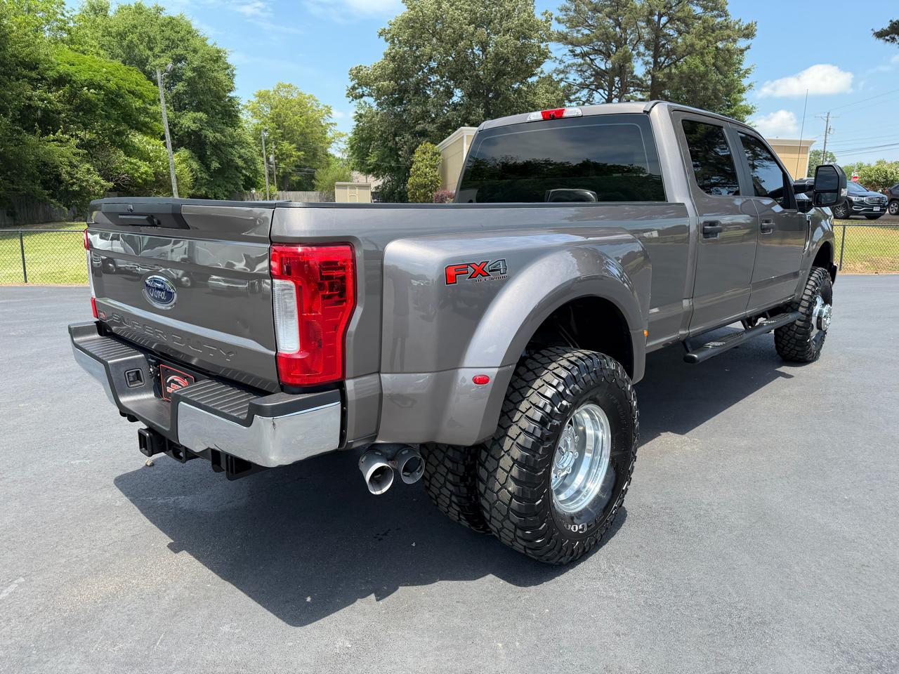 Ford Super Duty F-350 DRW XL 4WD Crew Cab 8' Box 2019