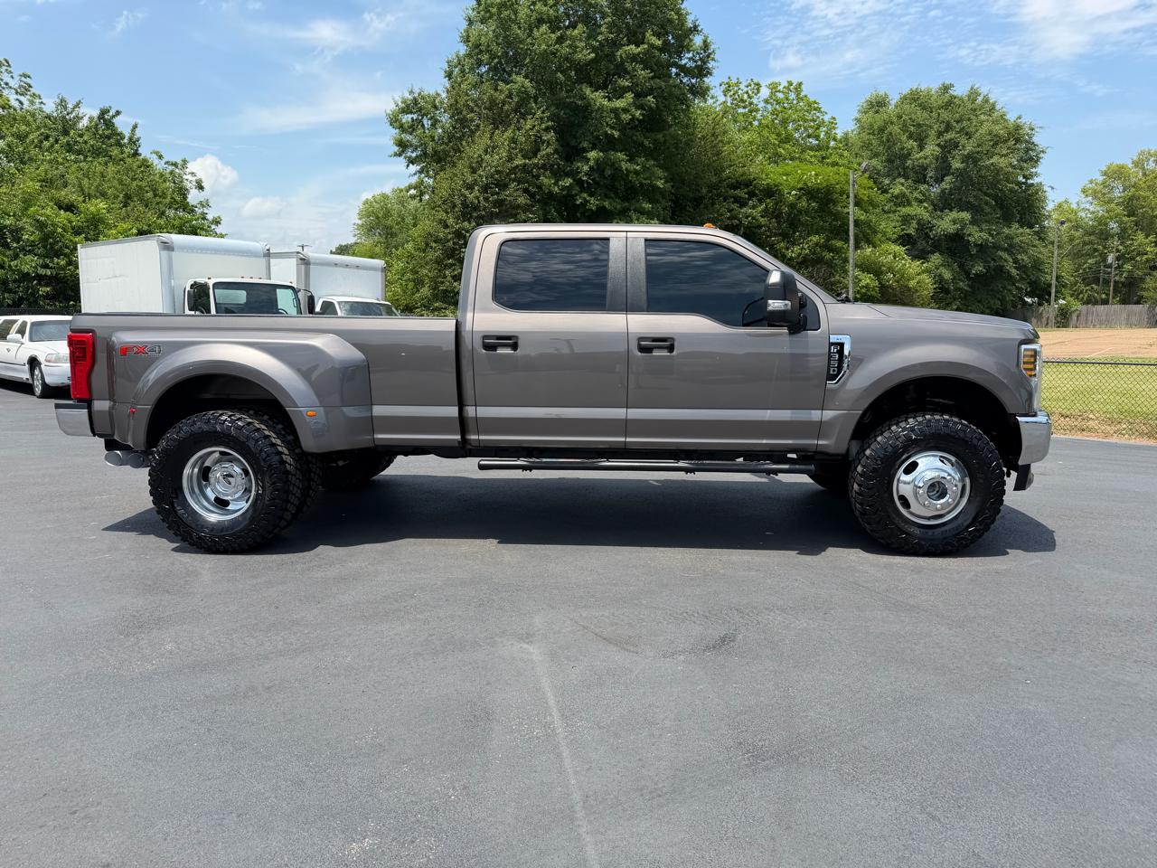 Ford Super Duty F-350 DRW XL 4WD Crew Cab 8' Box 2019