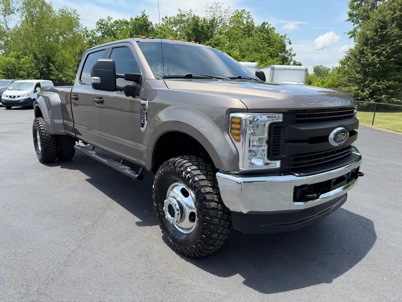 Ford Super Duty F-350 DRW XL 4WD Crew Cab 8' Box 2019