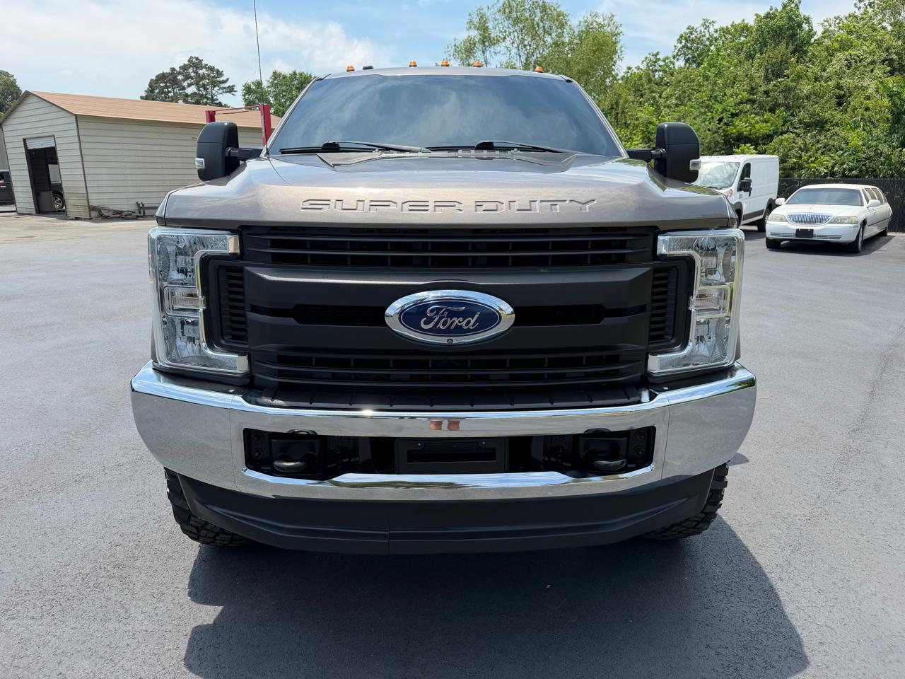 Ford Super Duty F-350 DRW XL 4WD Crew Cab 8' Box 2019