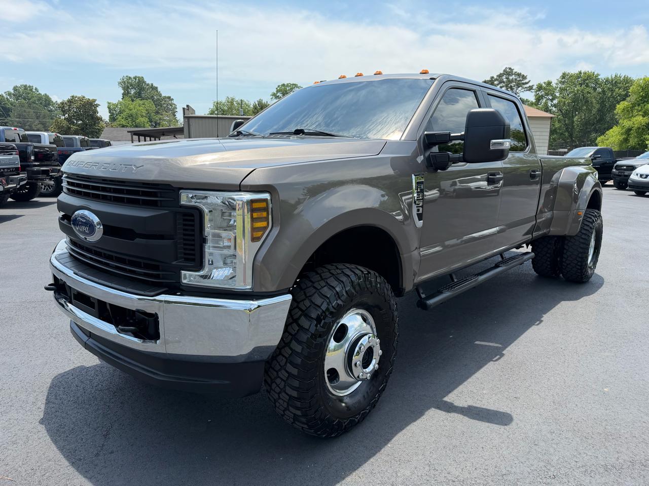 Ford Super Duty F-350 DRW XL 4WD Crew Cab 8' Box 2019