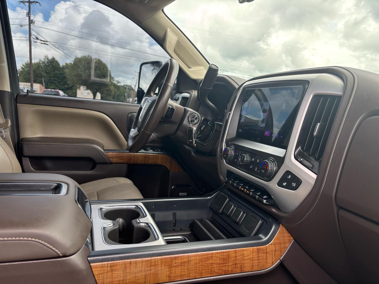 GMC Sierra 2500HD available WiFi 4WD Crew Cab 153.7" SLT 2015