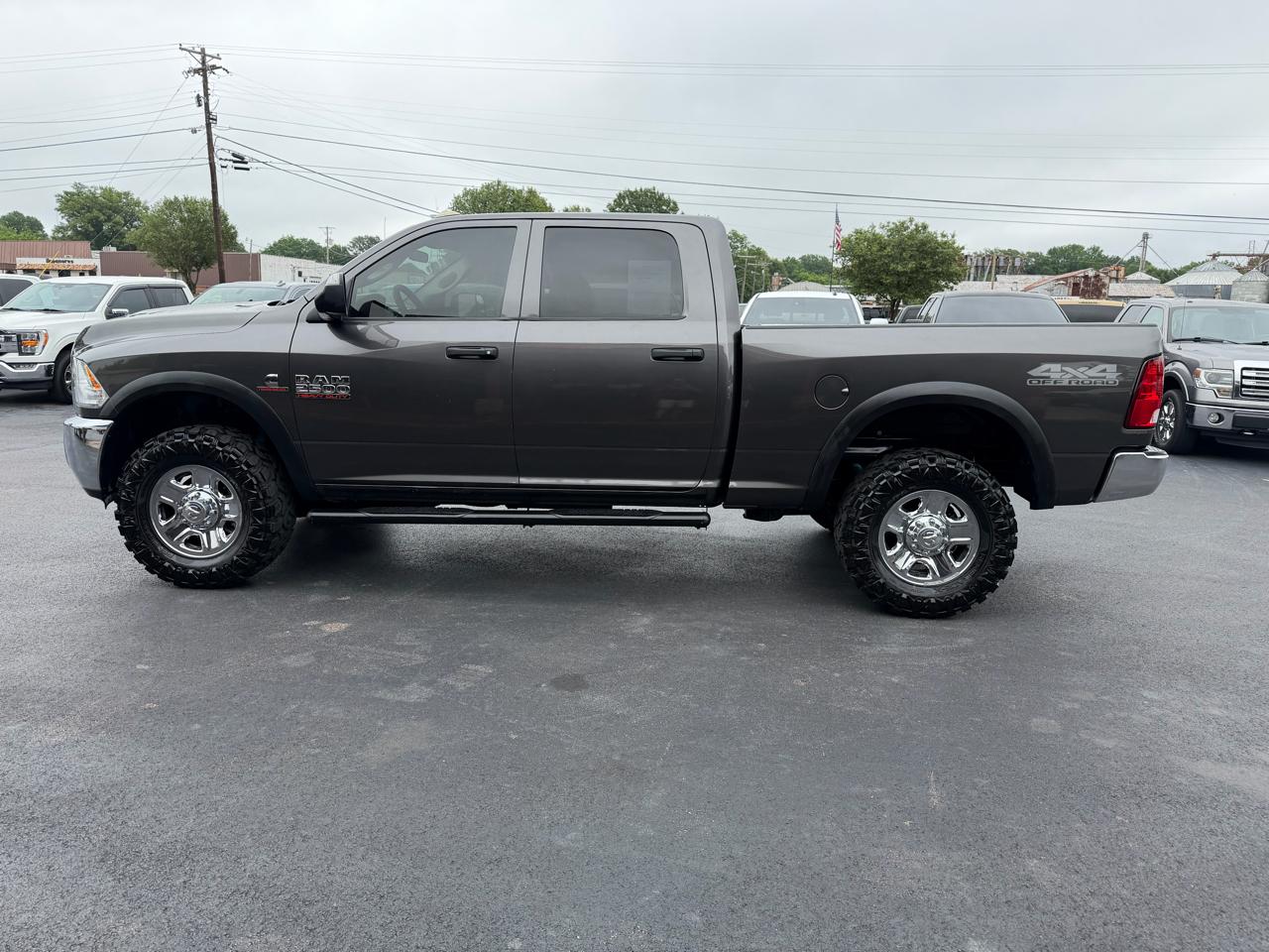 RAM 2500 Tradesman 4x4 Crew Cab 6'4" Box 2017