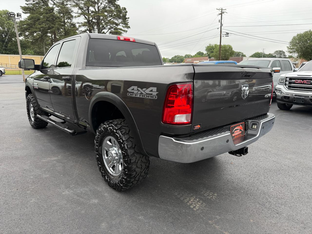 RAM 2500 Tradesman 4x4 Crew Cab 6'4" Box 2017