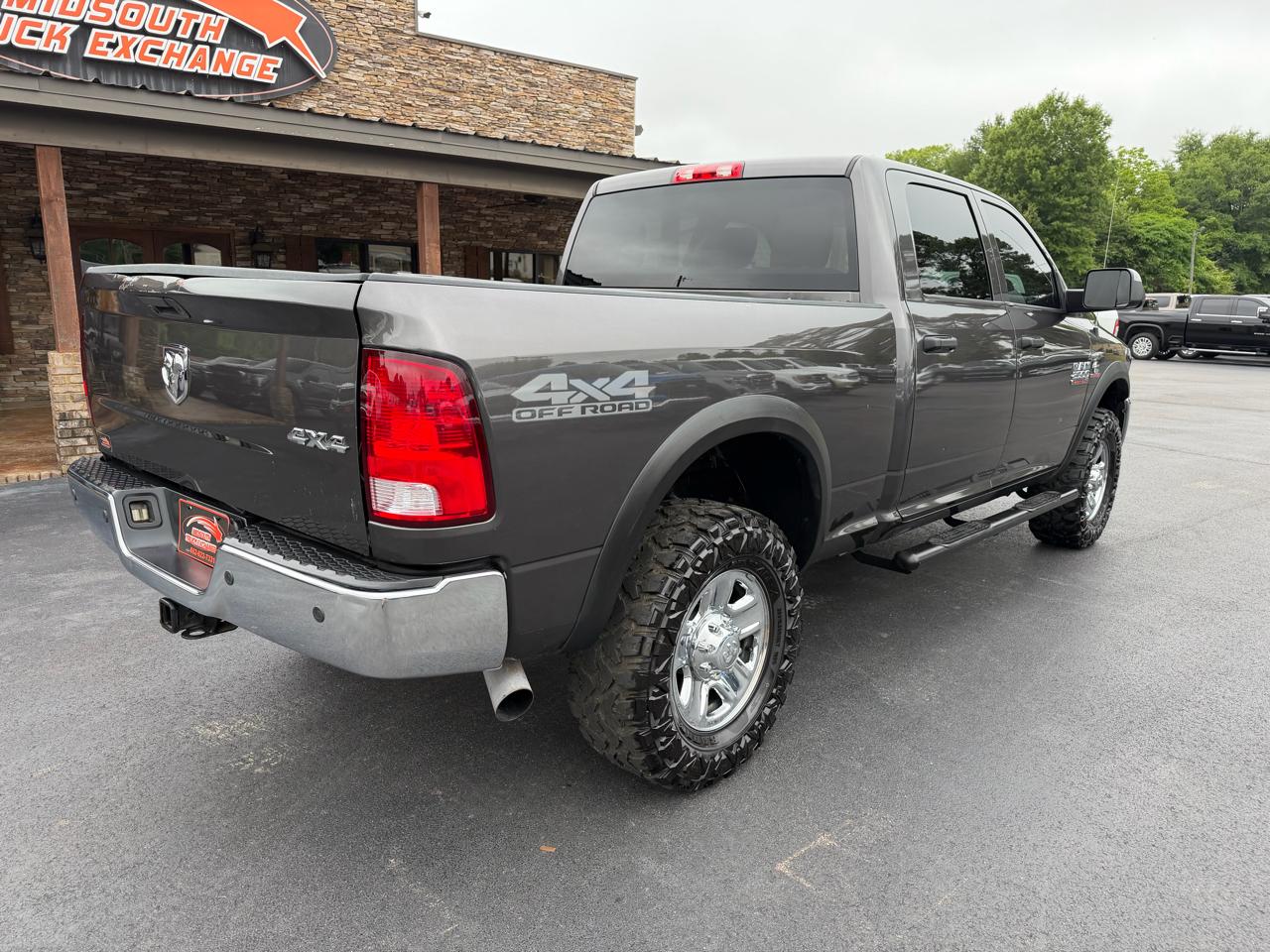 RAM 2500 Tradesman 4x4 Crew Cab 6'4" Box 2017