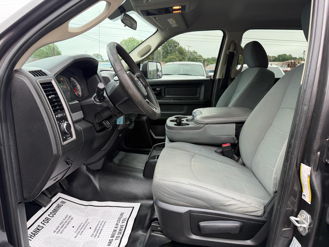 RAM 2500 Tradesman 4x4 Crew Cab 6'4" Box 2017