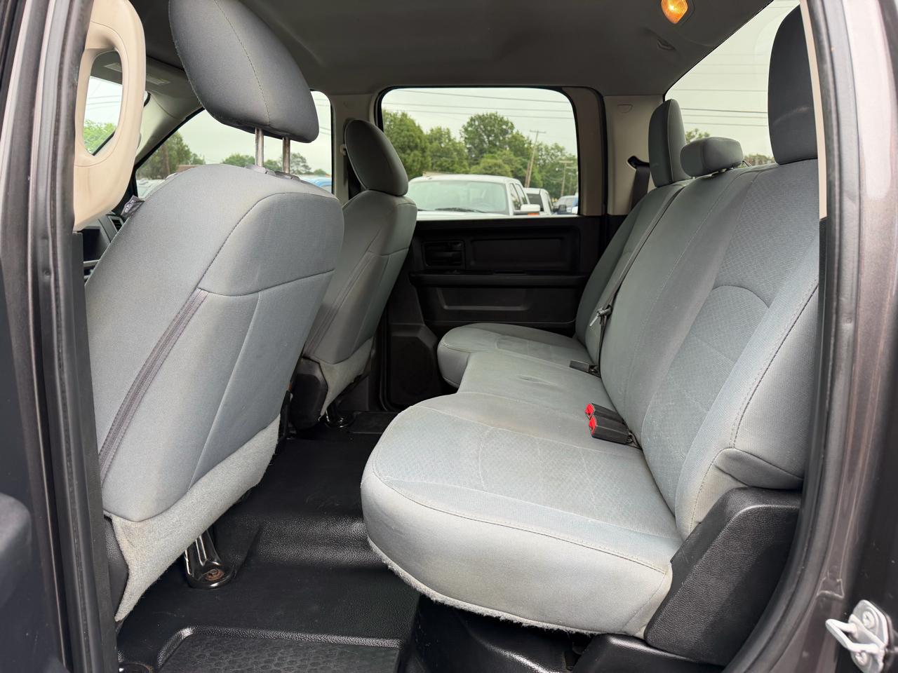 RAM 2500 Tradesman 4x4 Crew Cab 6'4" Box 2017