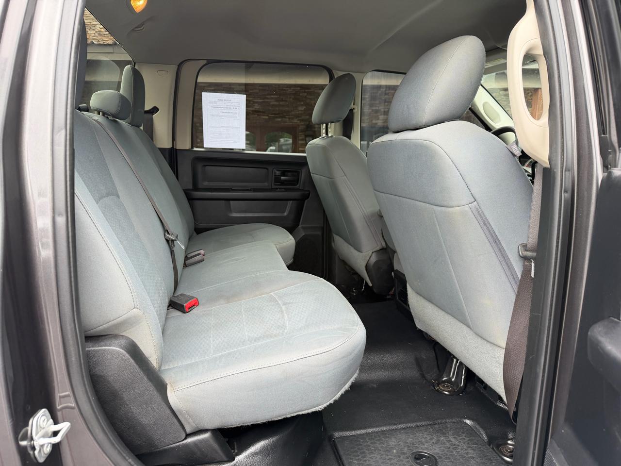 RAM 2500 Tradesman 4x4 Crew Cab 6'4" Box 2017