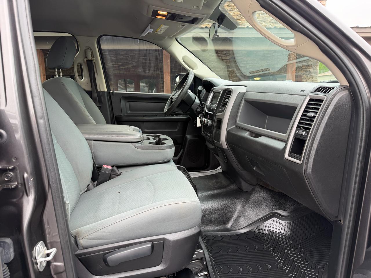 RAM 2500 Tradesman 4x4 Crew Cab 6'4" Box 2017