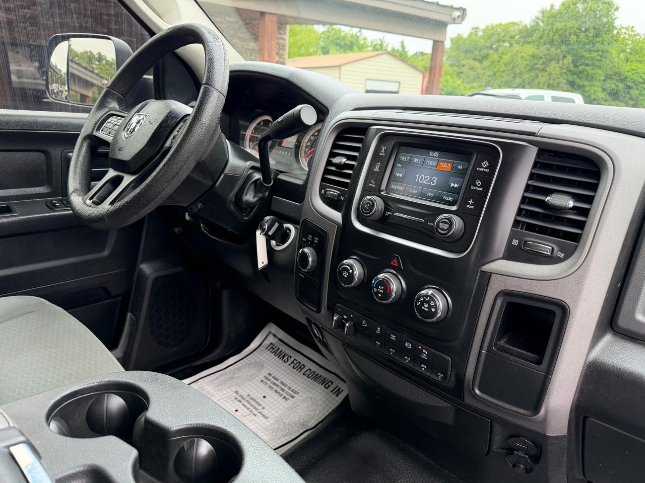 RAM 2500 Tradesman 4x4 Crew Cab 6'4" Box 2017