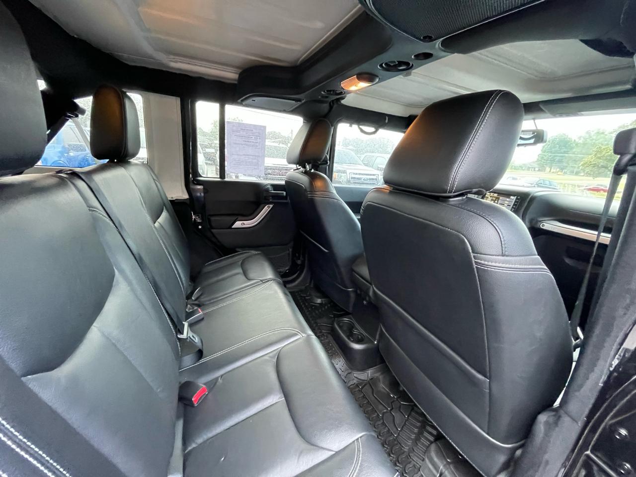 Jeep Wrangler Unlimited 4WD 4dr Sahara 2015