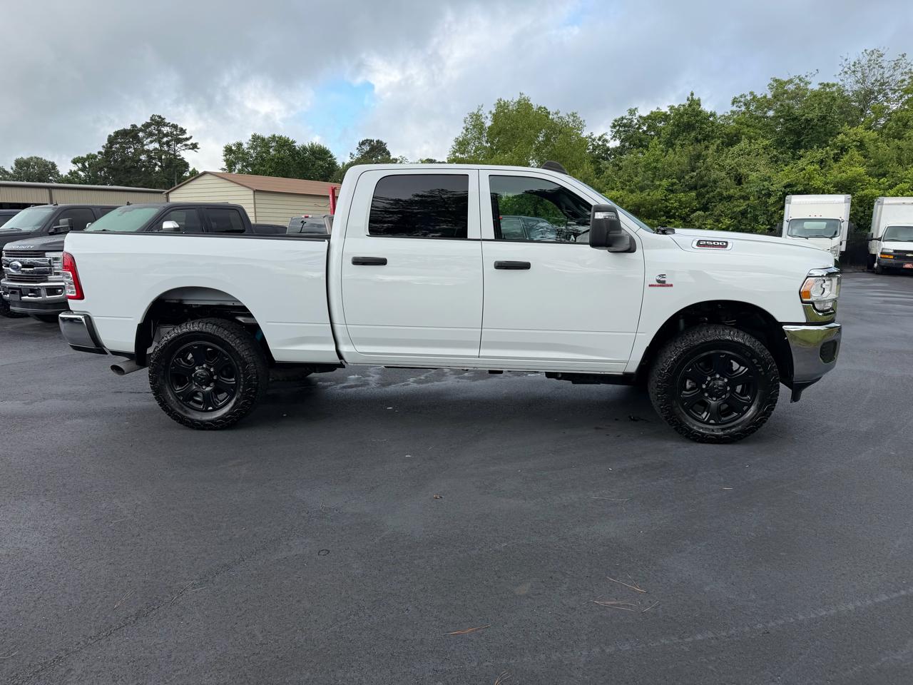 RAM 2500 Tradesman 4x4 Crew Cab 6'4" Box 2024