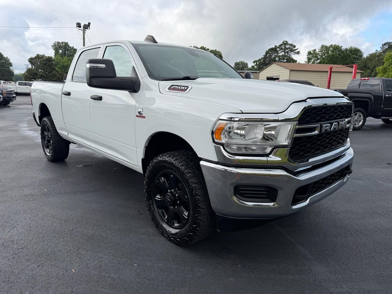RAM 2500 Tradesman 4x4 Crew Cab 6'4" Box 2024