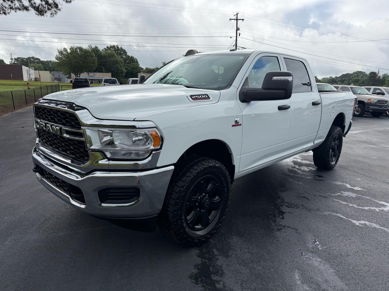 RAM 2500 Tradesman 4x4 Crew Cab 6'4" Box 2024