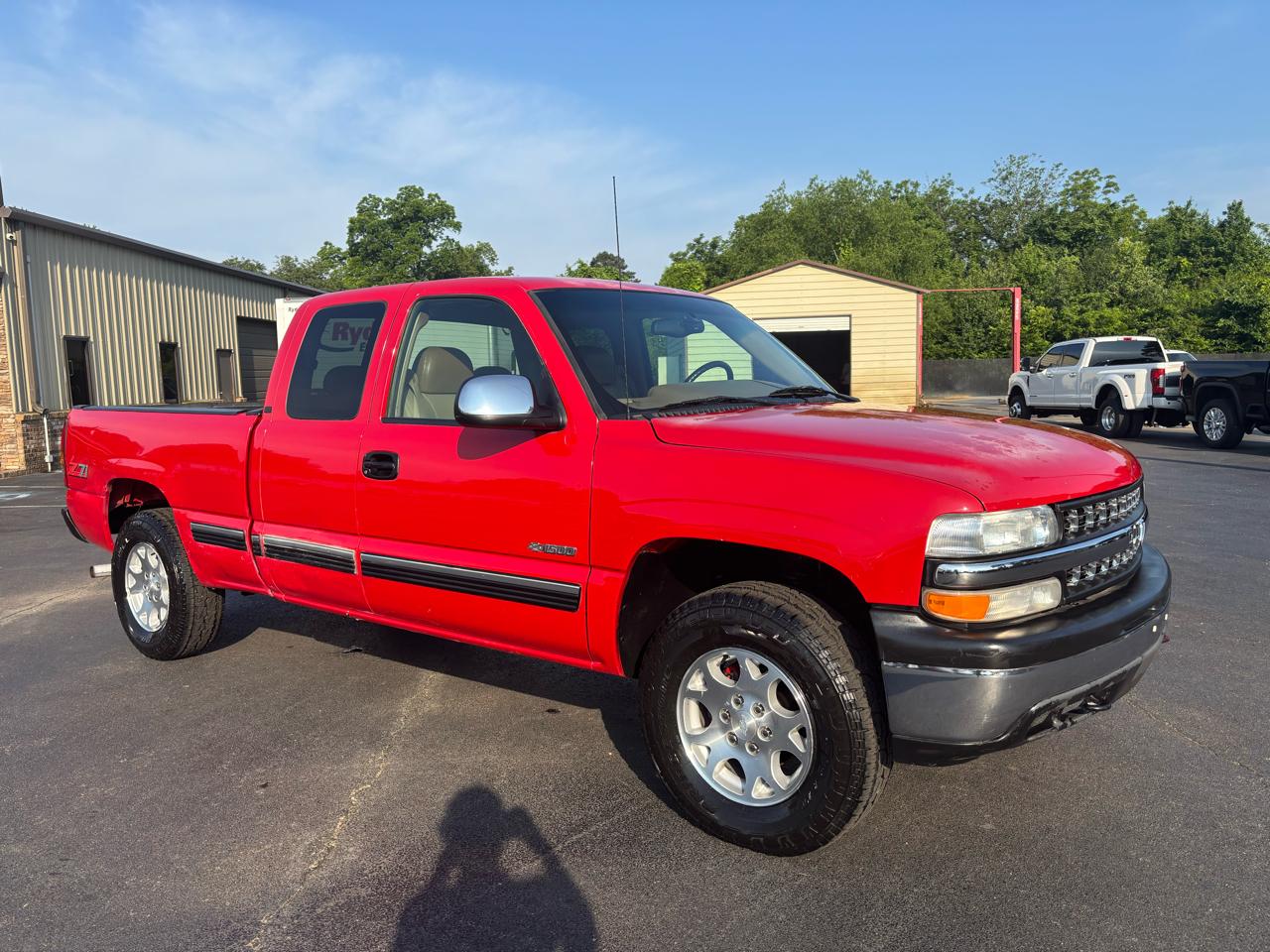 Chevrolet Silverado 1500 4dr Ext Cab 143.5" WB 4WD LT 2000