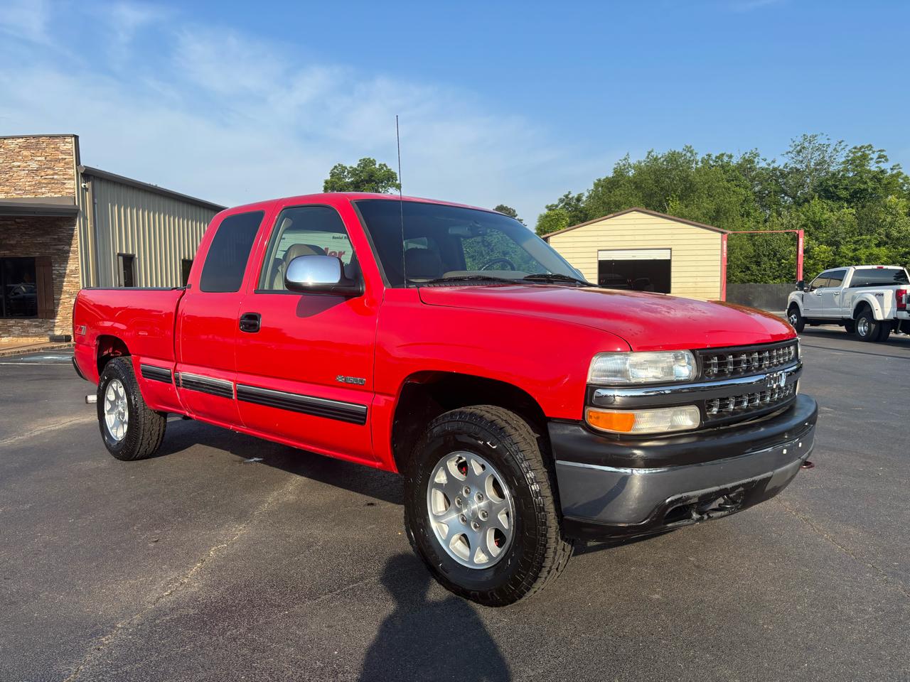 Chevrolet Silverado 1500 4dr Ext Cab 143.5" WB 4WD LT 2000