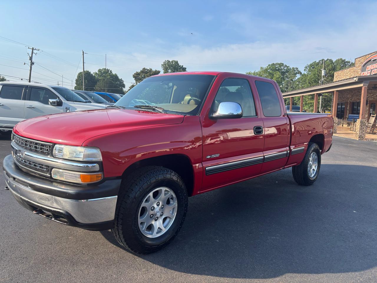 Chevrolet Silverado 1500 4dr Ext Cab 143.5" WB 4WD LT 2000
