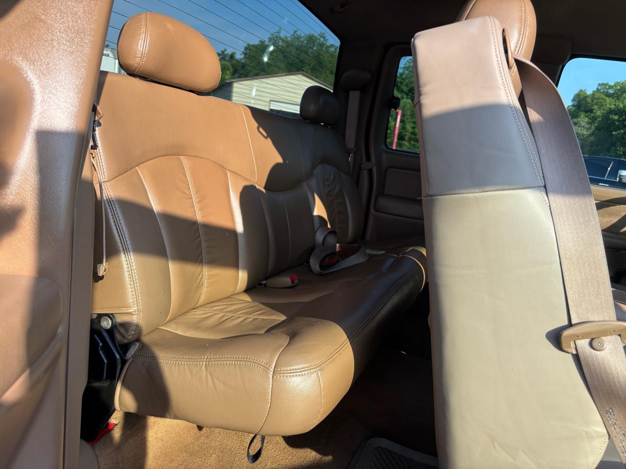 Chevrolet Silverado 1500 4dr Ext Cab 143.5" WB 4WD LT 2000