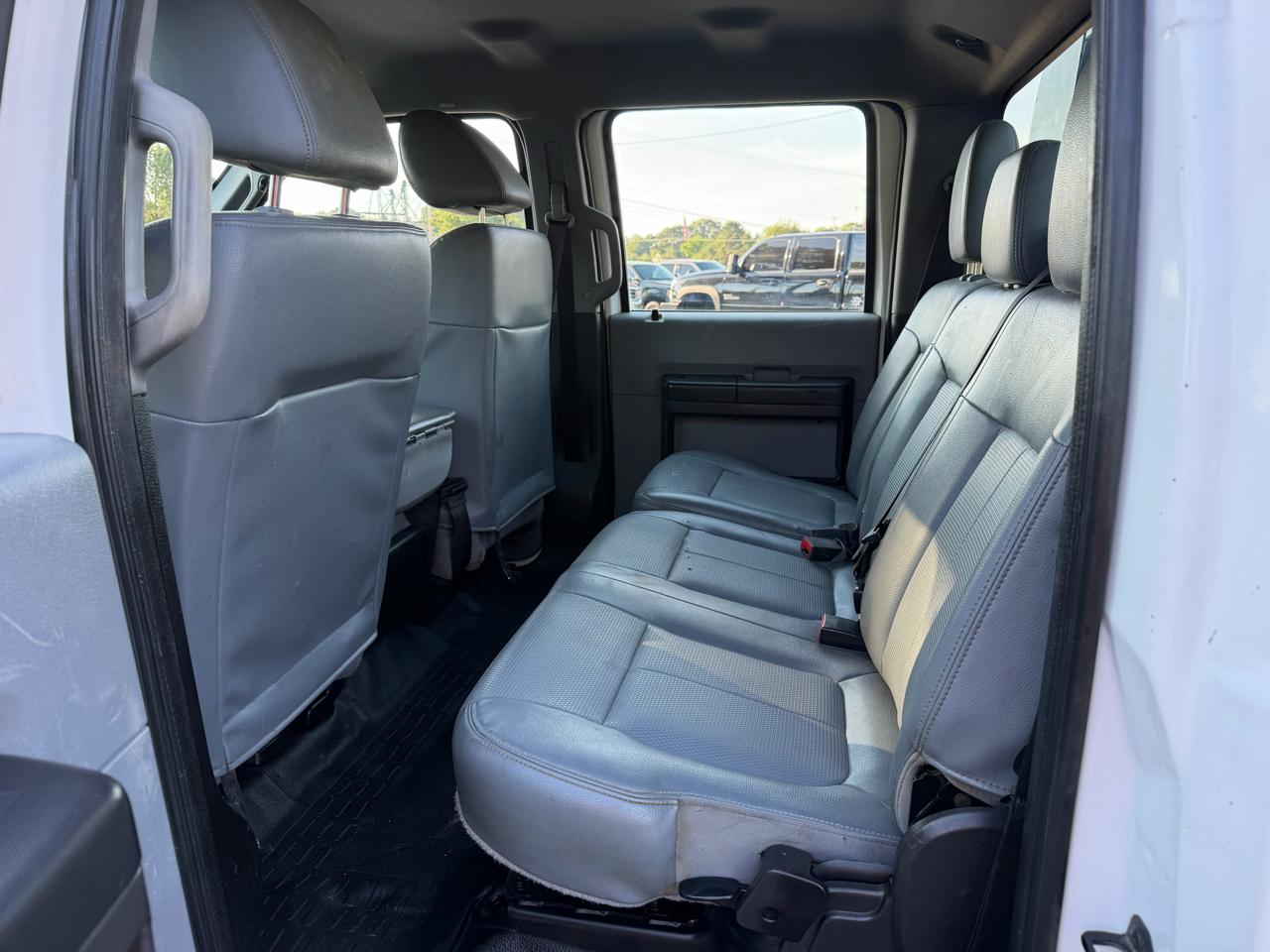 Ford Super Duty F-350 DRW 4WD Crew Cab 176" WB 60" CA Lariat 2014