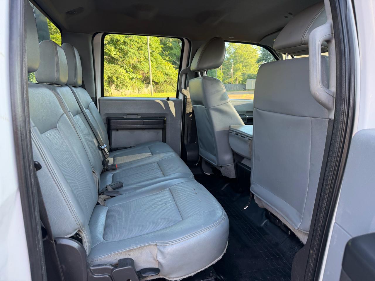 Ford Super Duty F-350 DRW 4WD Crew Cab 176" WB 60" CA Lariat 2014