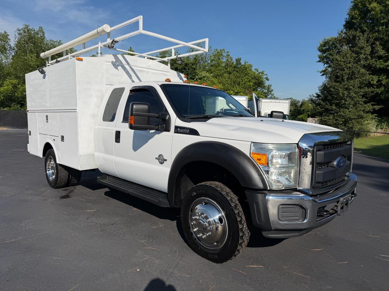 Ford Super Duty F-450 DRW 4WD SuperCab 162" WB 60" CA XL 2015