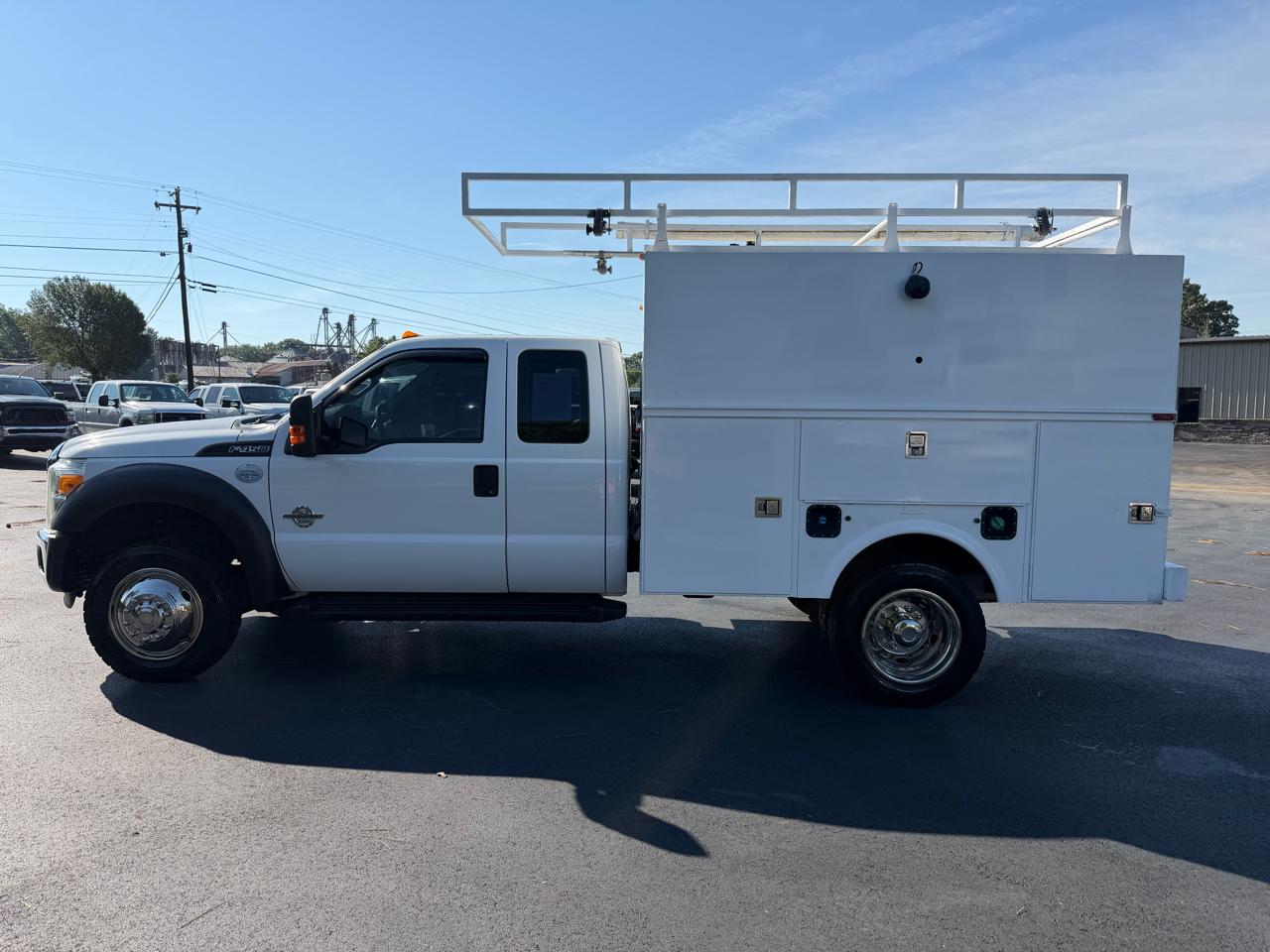 Ford Super Duty F-450 DRW 4WD SuperCab 162" WB 60" CA XL 2015
