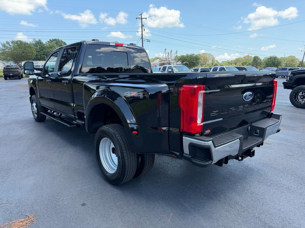 Ford Super Duty F-350 DRW XL 4WD Crew Cab 8' Box 2023