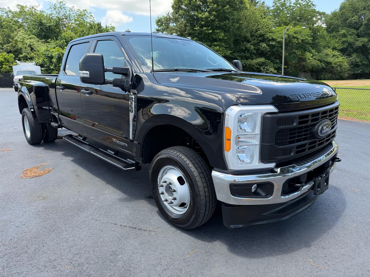 Ford Super Duty F-350 DRW XL 4WD Crew Cab 8' Box 2023